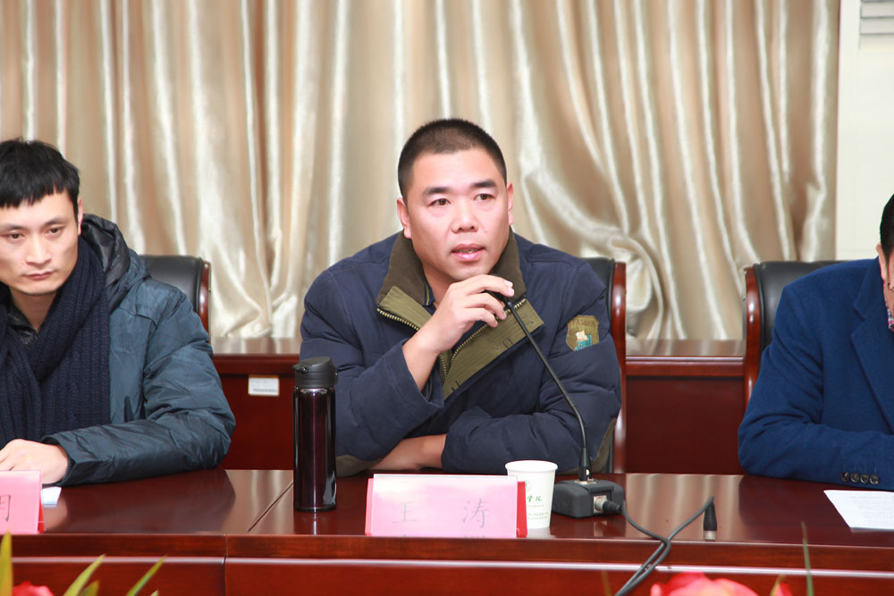 江苏飞翔集团董事长_江苏亿嘉和董事长照片(2)