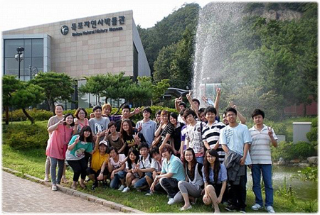 第一届韩国预科班学生与我院访问领导合影韩国大佛大学校,大真大学校