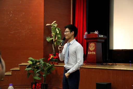 5月17号下午,最强大脑的"记忆大师"李俊成在三江会堂为我校师生做