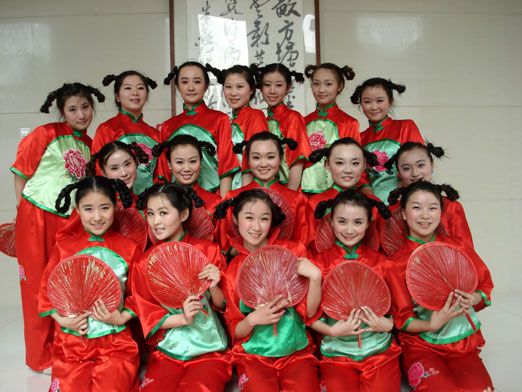 我校大学生艺术团舞蹈团受邀参加雨花台区纪念五四运