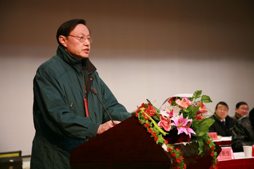 国际教育学院院长黄克明教授发言