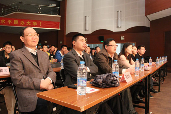 京剧艺术炫彩三江为第十五届社团巡礼节启幕