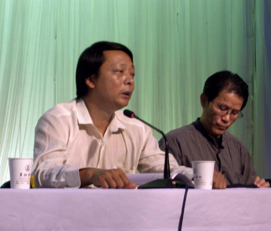 艺术学院邢院长在迎新大会上讲话