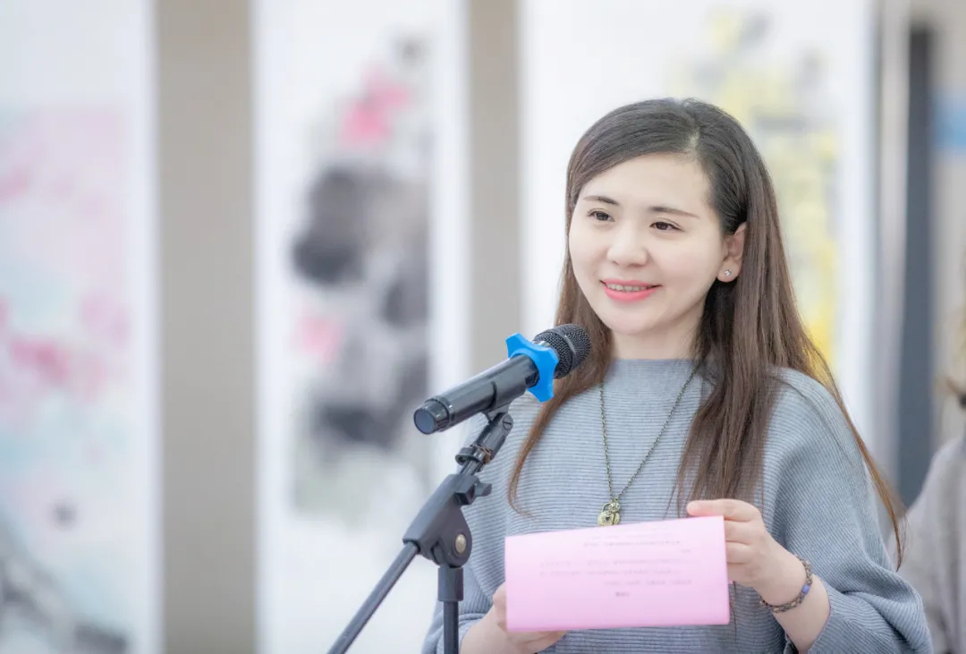 团委鲁璐书记主持开幕仪式