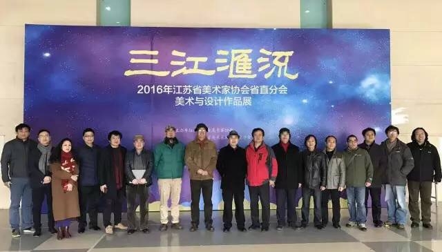 开幕式现场受邀嘉宾与校领导合影 开幕式现场受邀嘉宾与校领导合影
