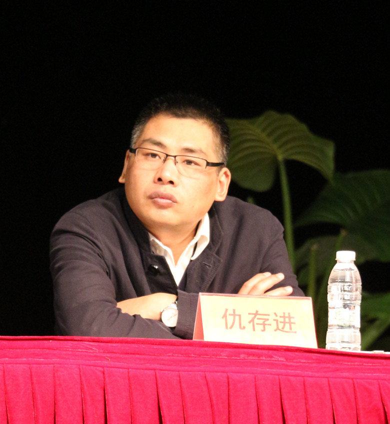学工部、人武部部长仇存进出席活动