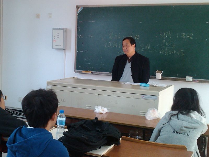 汤院长与学生交流