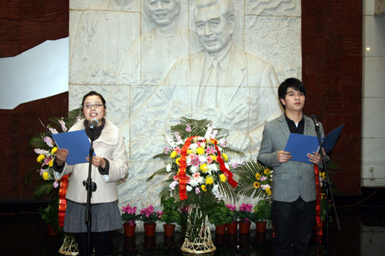 高职院师生代表参加纪念周恩来同志诞辰