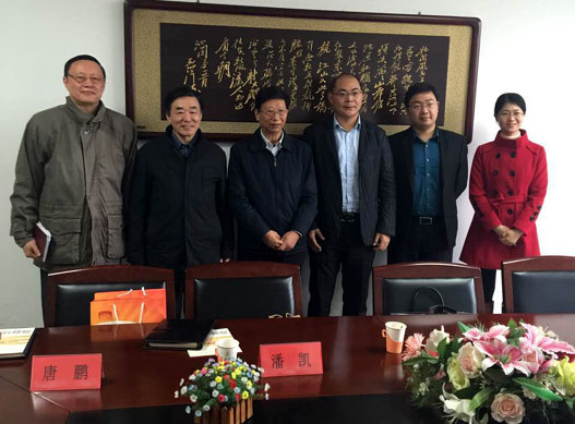 一行,并与其进行了亲切会谈,黄安永副校长,国际处黄克明处长等作陪