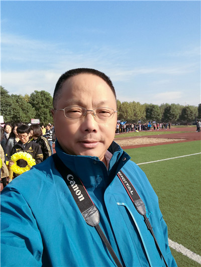 荣获高职院荣誉教师的老师简介