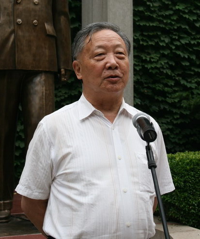 骆校长主持