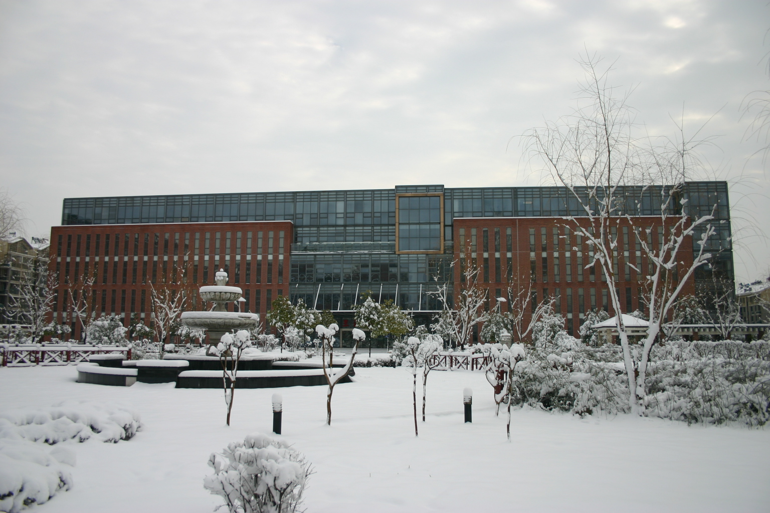 三江雪景图书馆