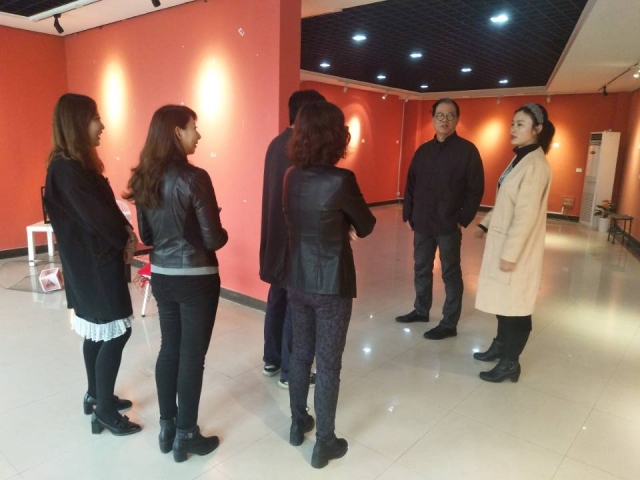 院长与教师交流 院长与教师交流