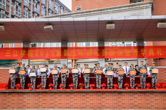 军训团团长,中国人民解放军73031部队少校方声全宣读2015级军训表彰