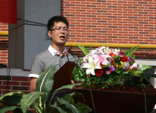 中国人民解放军73033部队副政委陆道兵中校宣读2013年军训表彰决定